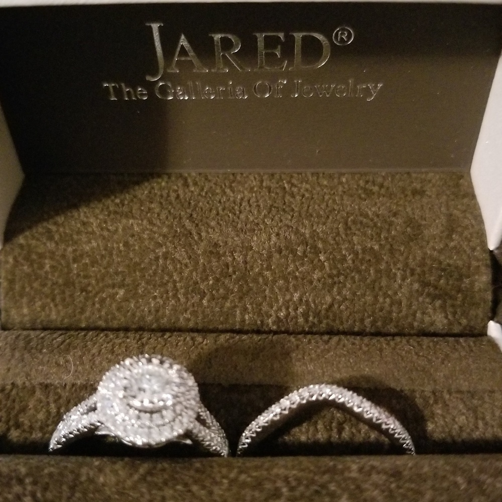 Diamond engagement ring